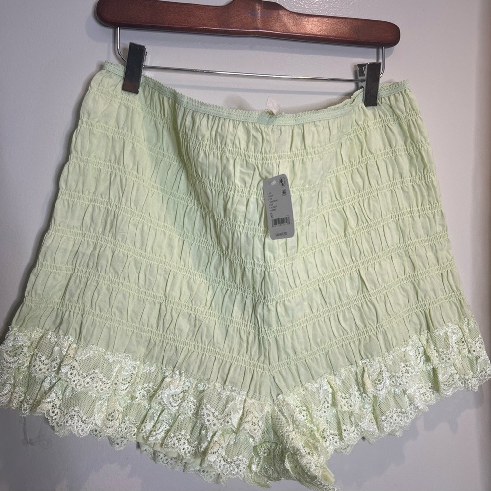 FREE PEOPLE In Bloom Shorties Lace Ruffles Gathered  Bloomer Cute Shorts - Picture 4 of 6
